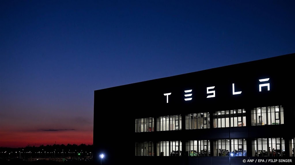 Tesla daalt op Wall Street na opdracht Trump over stekkerauto's