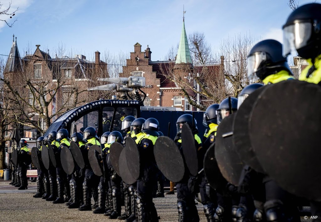 Demonstratie Museumplein na charge ME beëindigd