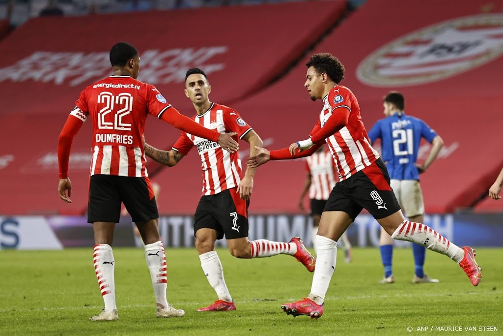 PSV neemt in slotfase afstand van Vitesse