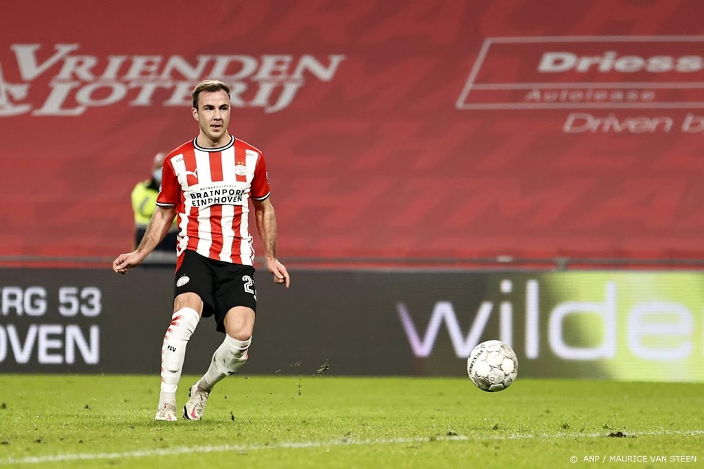 Invallers Malen en Götze redden PSV in tweede helft tegen Vitesse