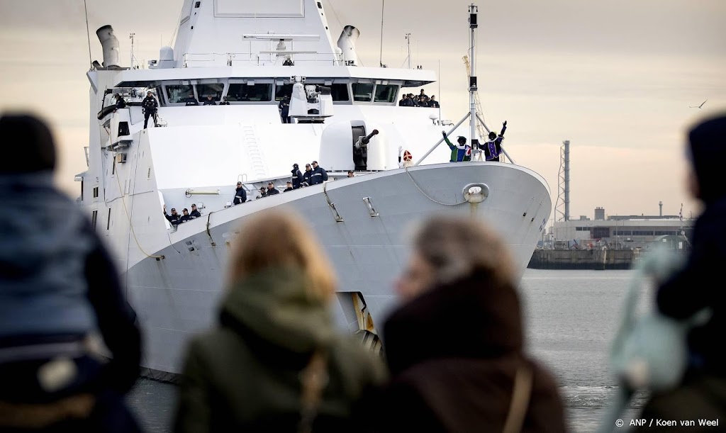 Marineschip lost waarschuwingsschoten, 224 kilo coke onderschept