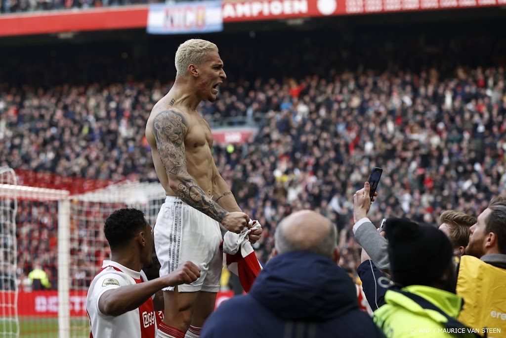 Ajax heeft shirt Antony terug en start een veiling