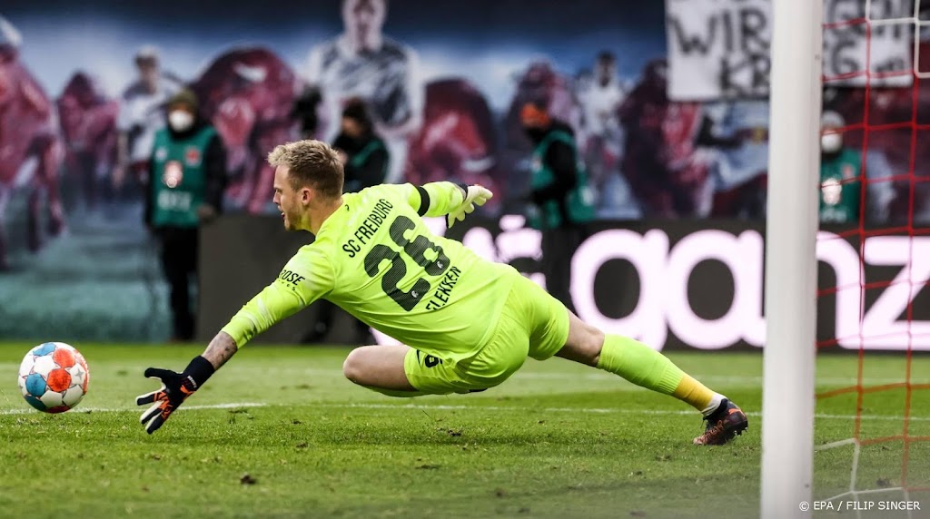 Van Gaal kiest in nieuw systeem voor doelman Flekken