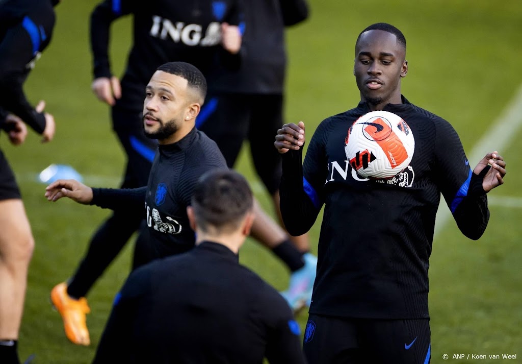 Depay ook als wisselspeler bij Barcelona zekerheid voor Van Gaal