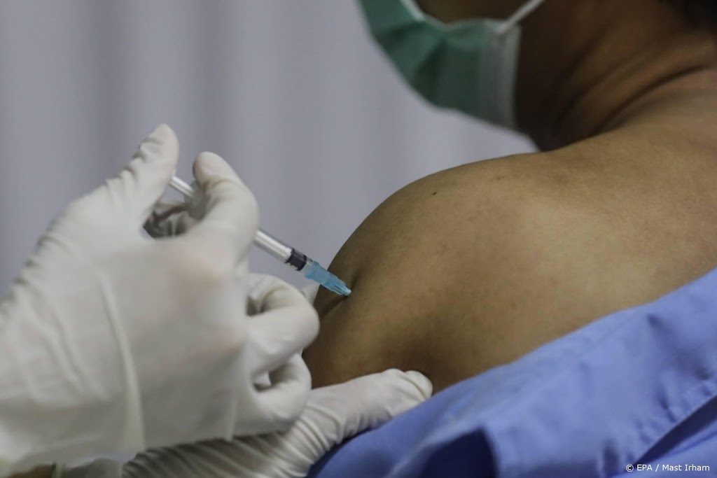 Gezondheidsraad: prik kan helpen tegen coronabesmetting