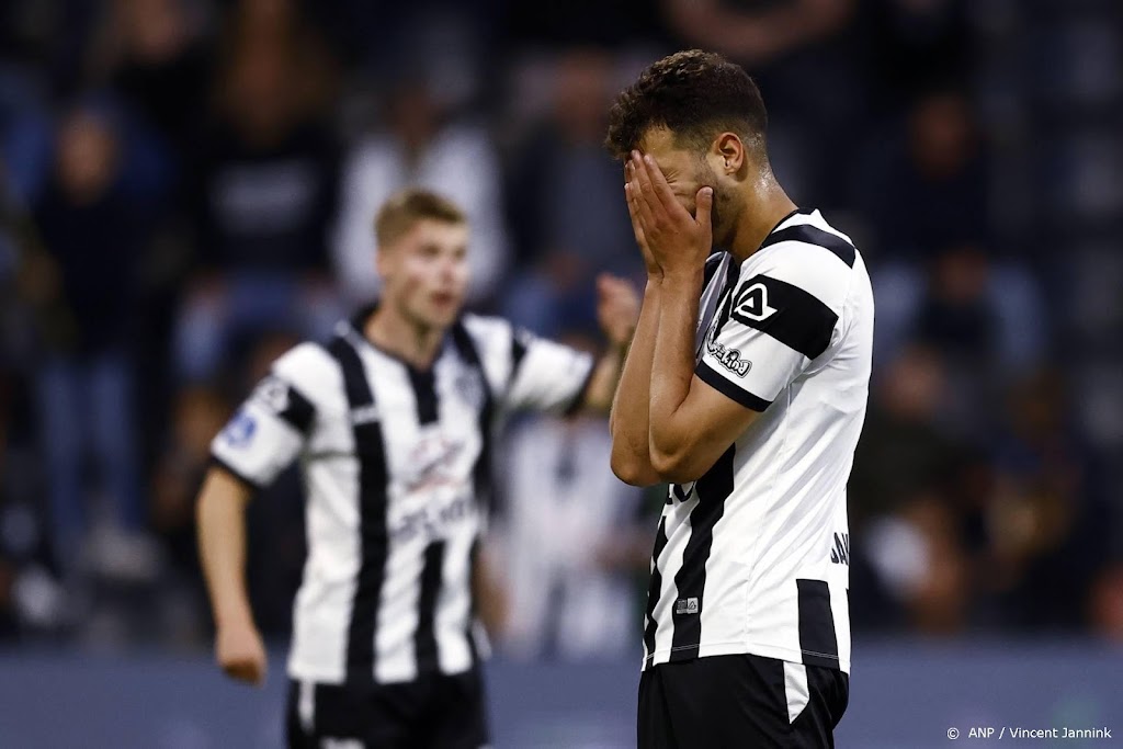 Heracles verliest weer en degradeert na 17 jaar uit Eredivisie