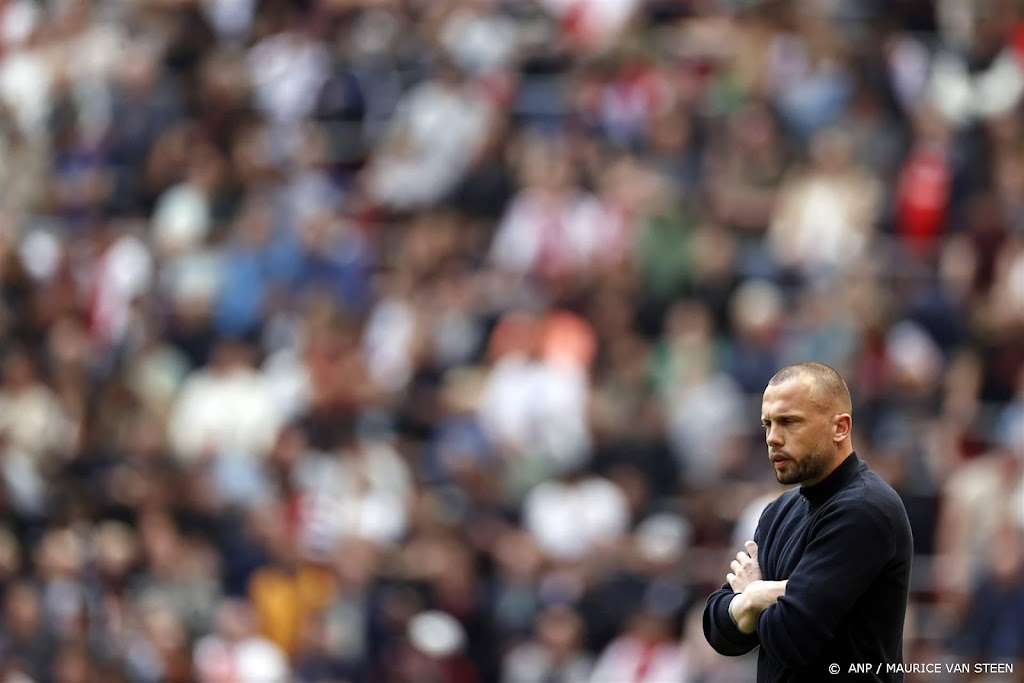 Trainer Heitinga ziet winnend Ajax te veel kansen missen