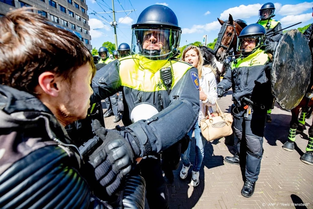 Betogers Malieveld Den Haag aangehouden omdat ze niet weggaan
