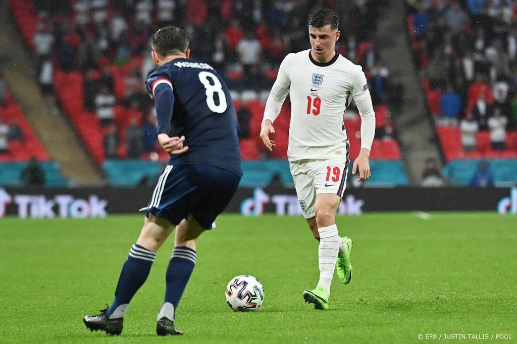 Engelse EK-spelers Mount en Chilwell uit voorzorg in isolatie