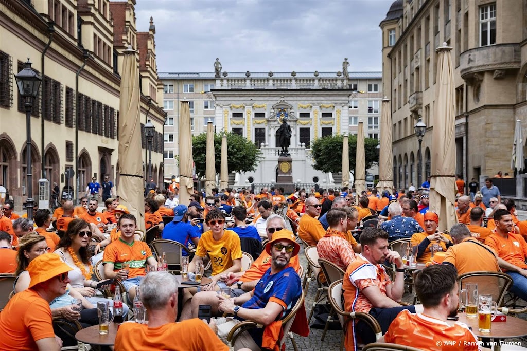 Centrum Leipzig stroomt al vroeg vol met Oranjefans en Fransen