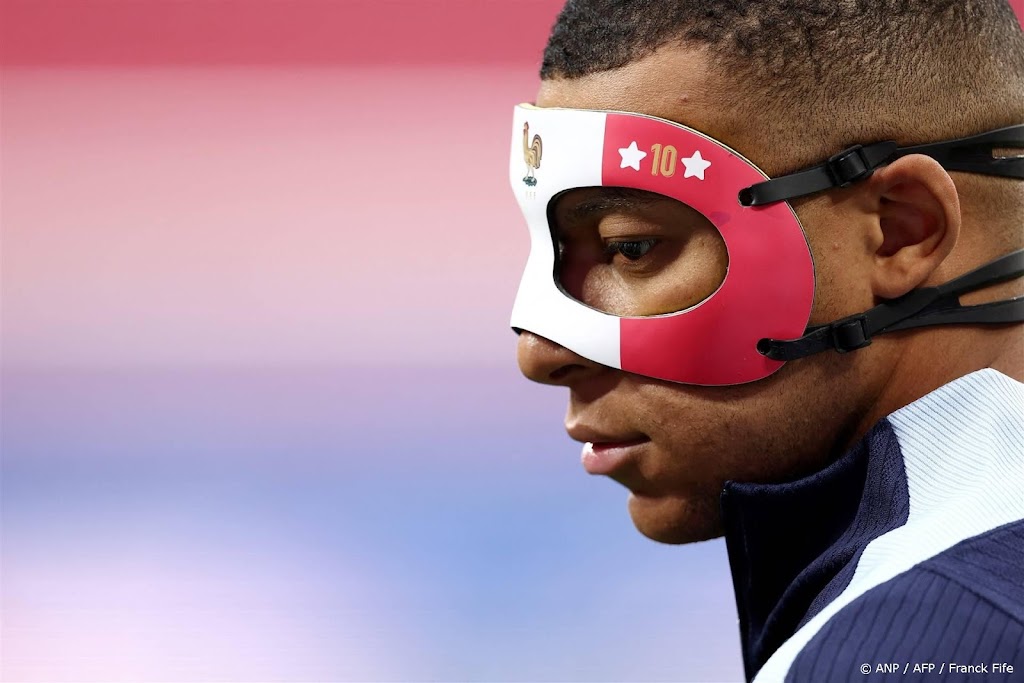 Mbappé met gebroken neus op reservebank tegen Nederland