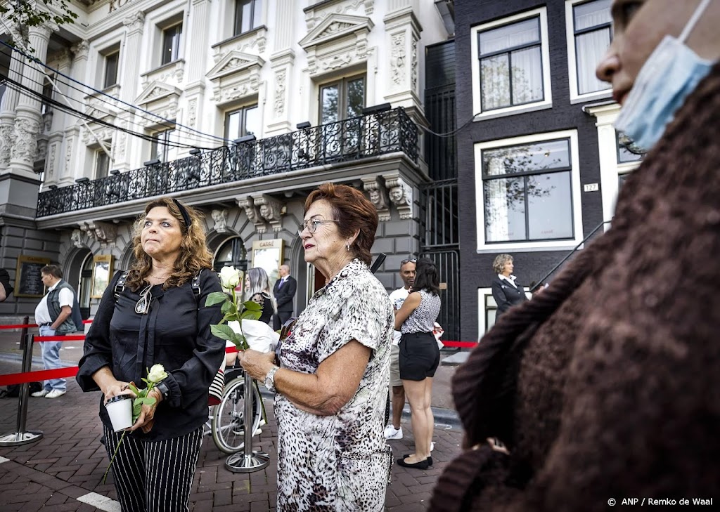 Steeds meer mensen bij Carré voor afscheid Peter R. de Vries