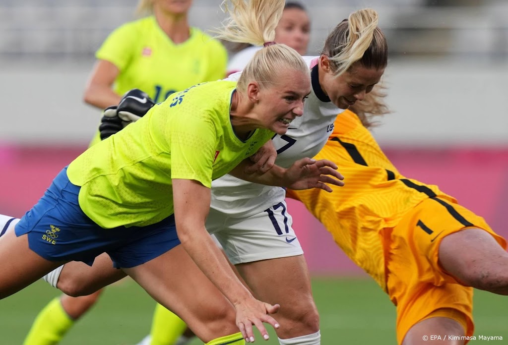 Favoriete Amerikaanse voetbalsters hard onderuit bij start Spelen