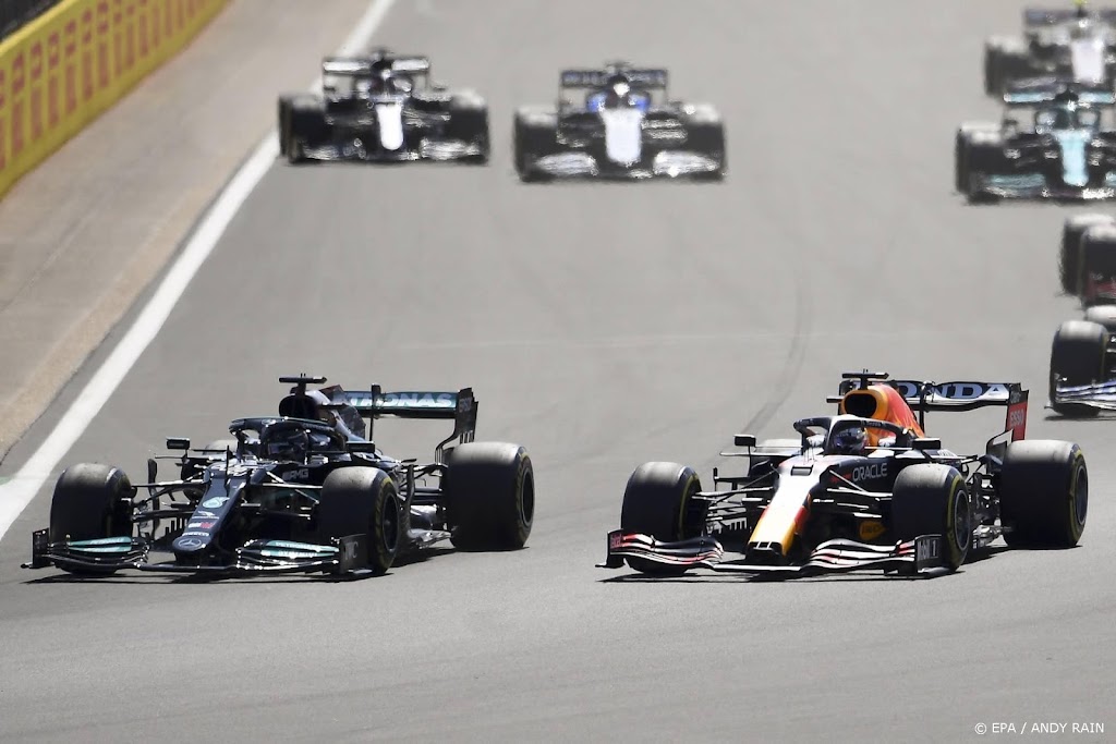 Mercedes: Hamilton deed niets fout bij botsing met Verstappen
