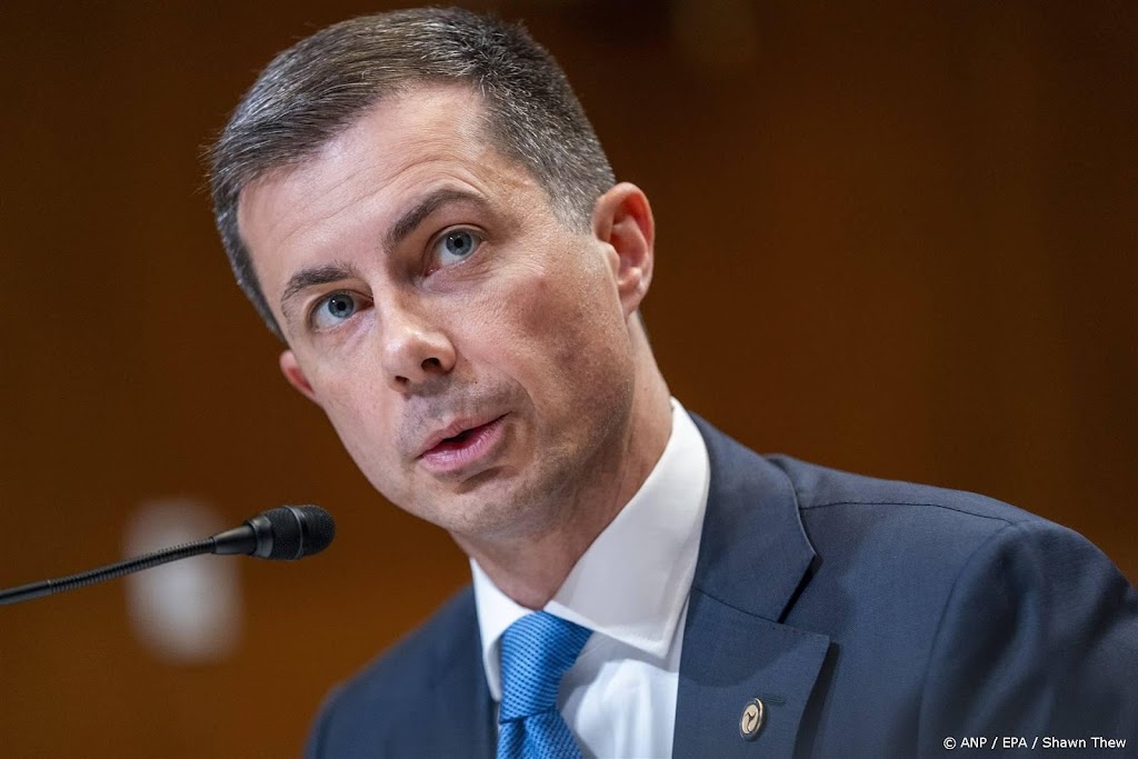 Buttigieg prijst Biden als een van de beste presidenten ooit