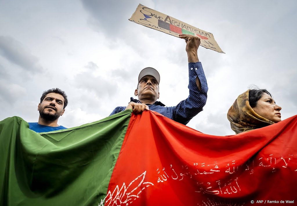 Ruim 150 mensen aanwezig bij wake voor Afghanistan in Rotterdam