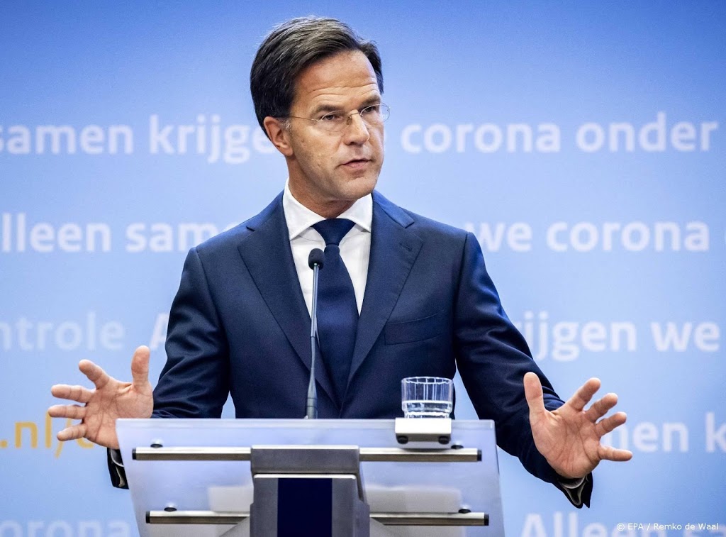 Rutte tegen voetbalsupporters: gewoon je bek houden