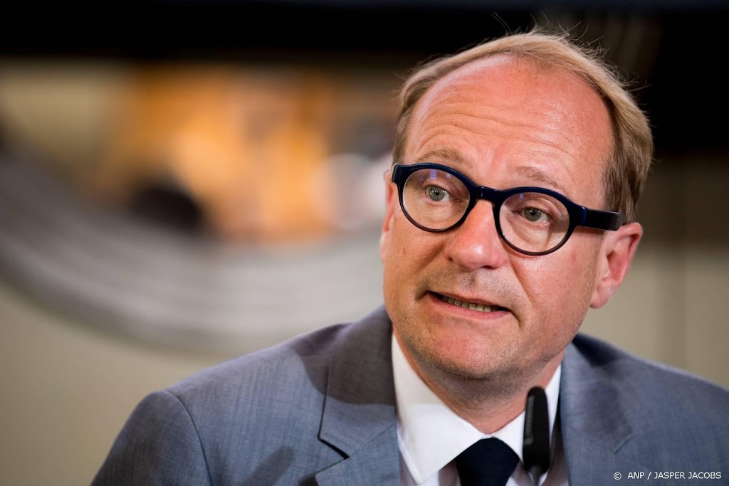 Minister grijpt in na negeren coronaregels bij voetbalclub Genk