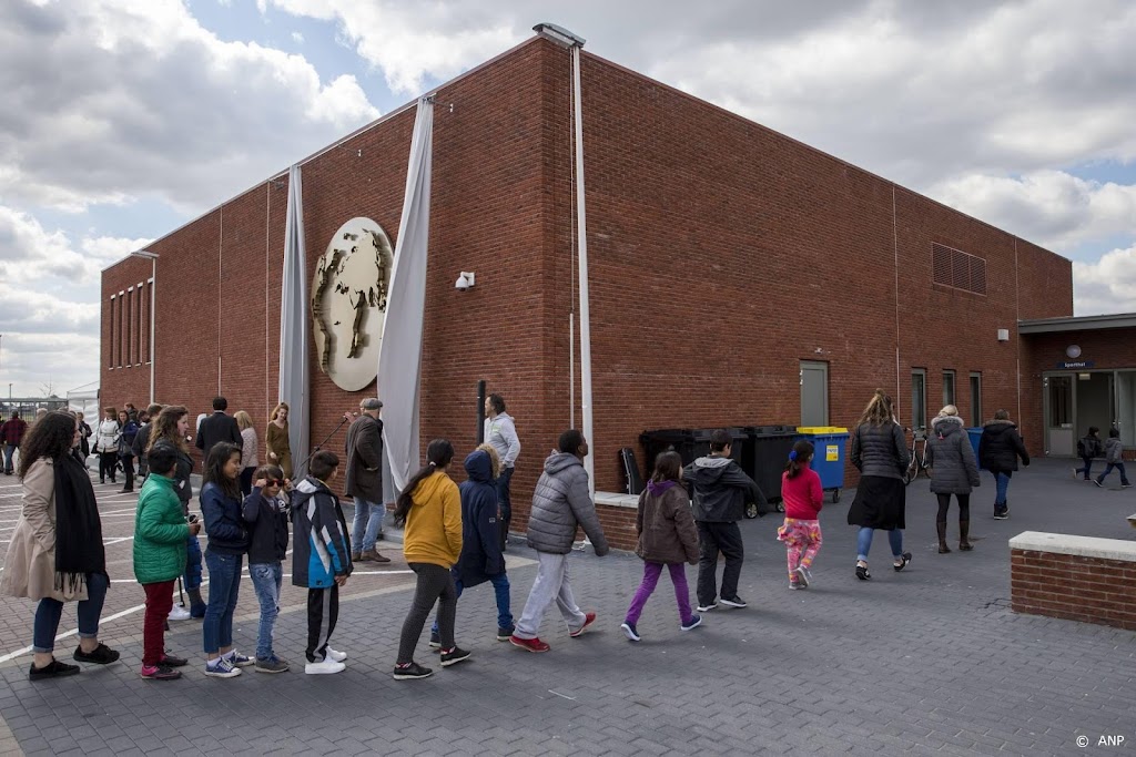 Aantal alleenstaande kinderen in azc's bijna verdubbeld in jaar