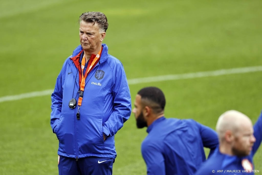 Van Gaal wil tegen Polen zo veel mogelijk spelen in WK-opstelling