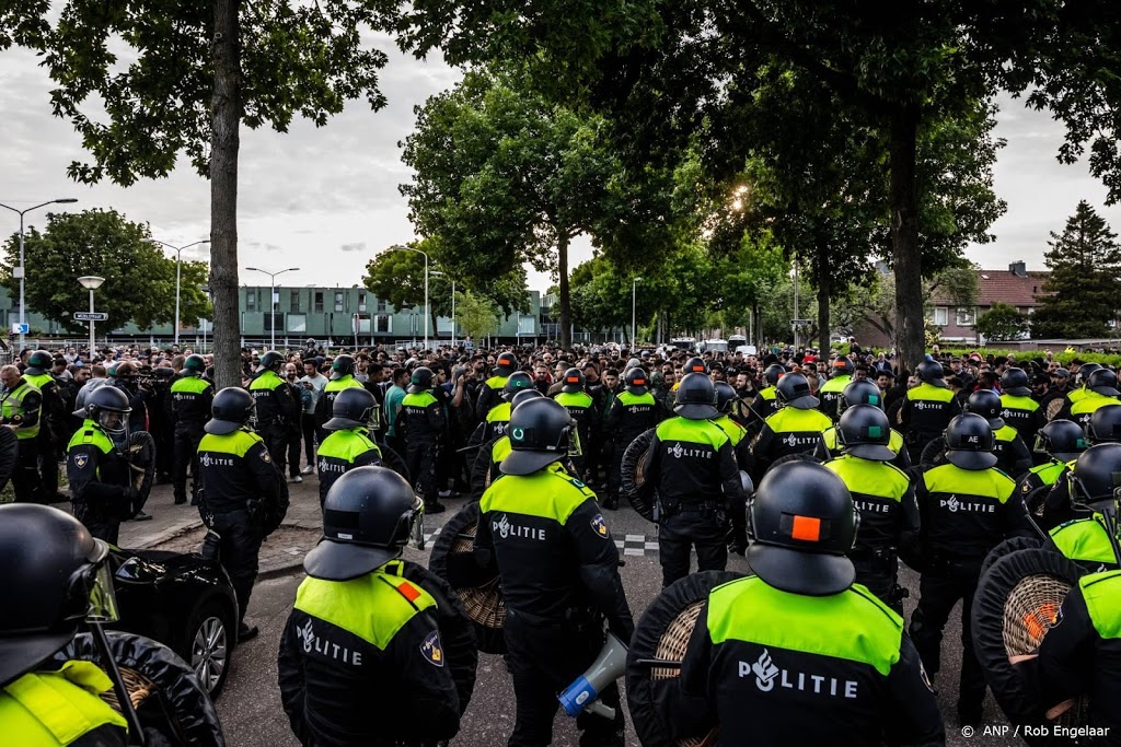Cel- en taakstraffen geëist tegen relschoppers rond Pegida-demo