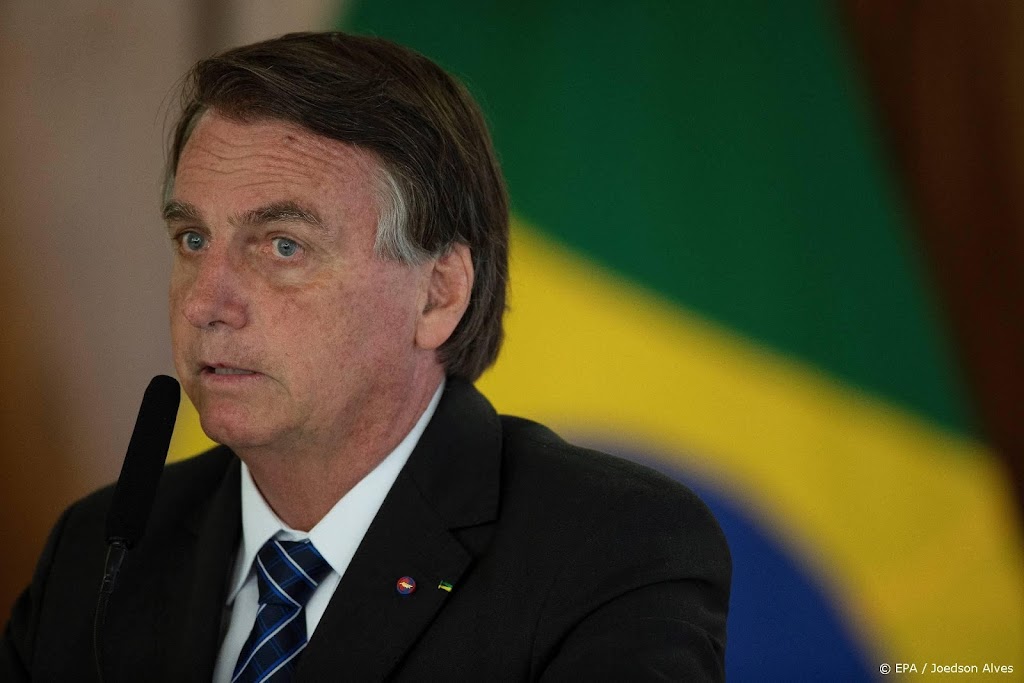 President Brazilië Bolsonaro stelt virus goed te hebben aangepakt