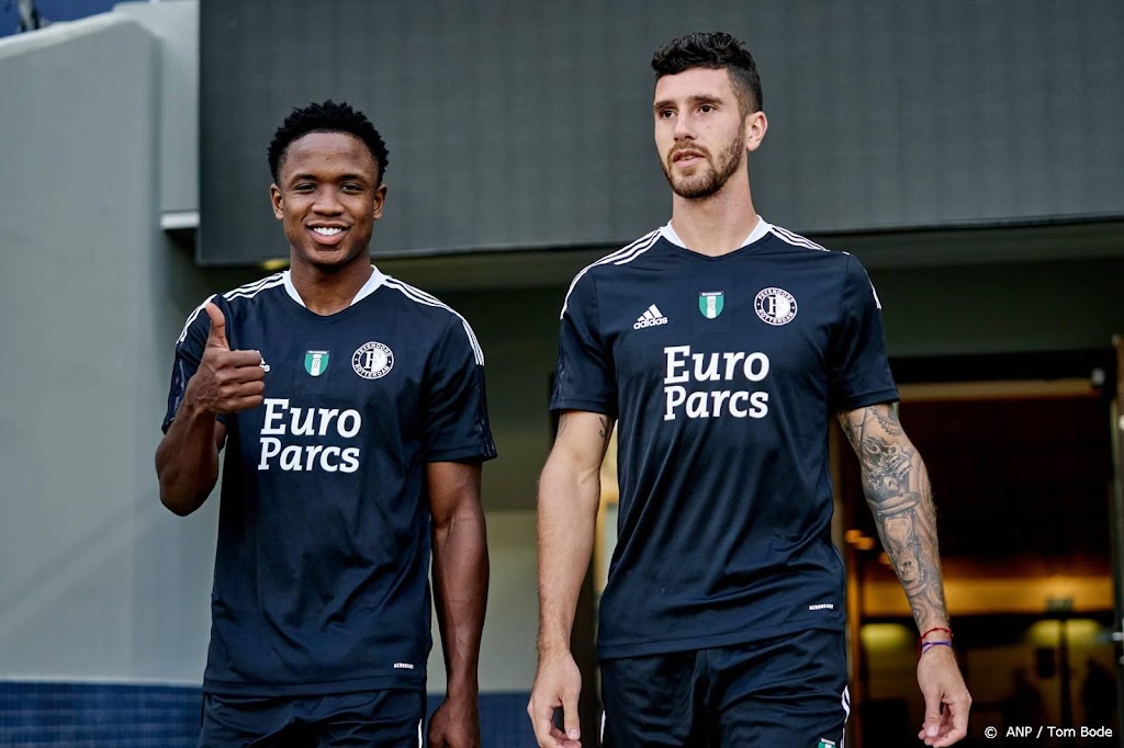Feyenoord met Sinisterra, maar zonder zieke Senesi