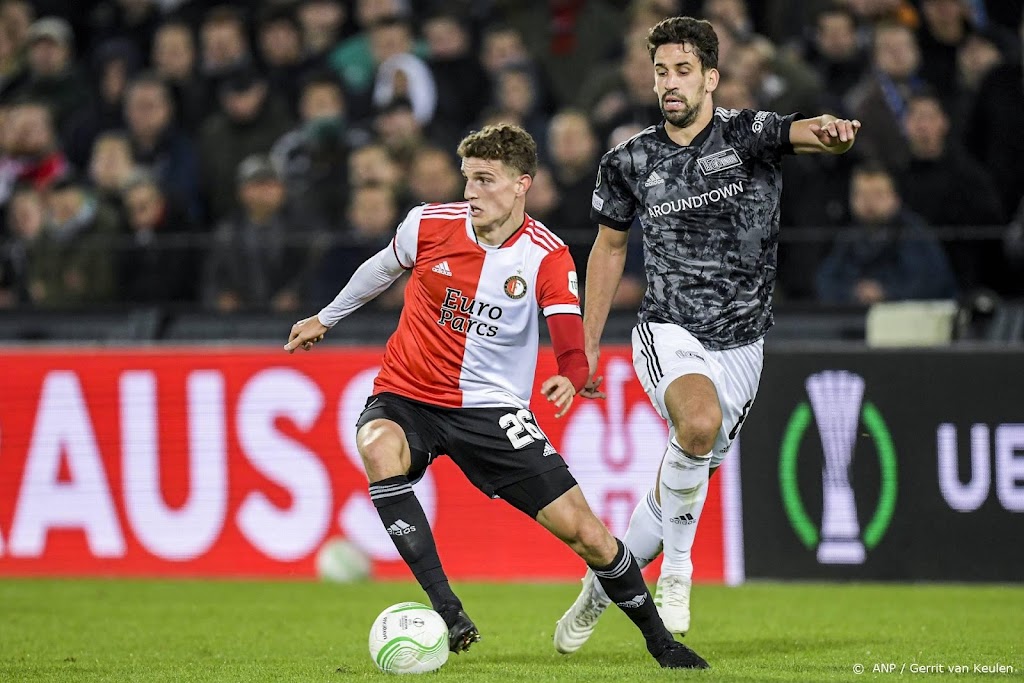 Middenvelder Til durft bij Feyenoord aan overwinteren te denken