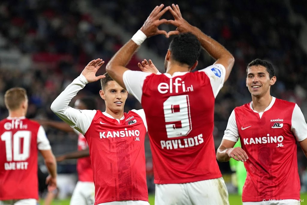 Pavlidis schiet AZ met hattrick naar zege op Heerenveen