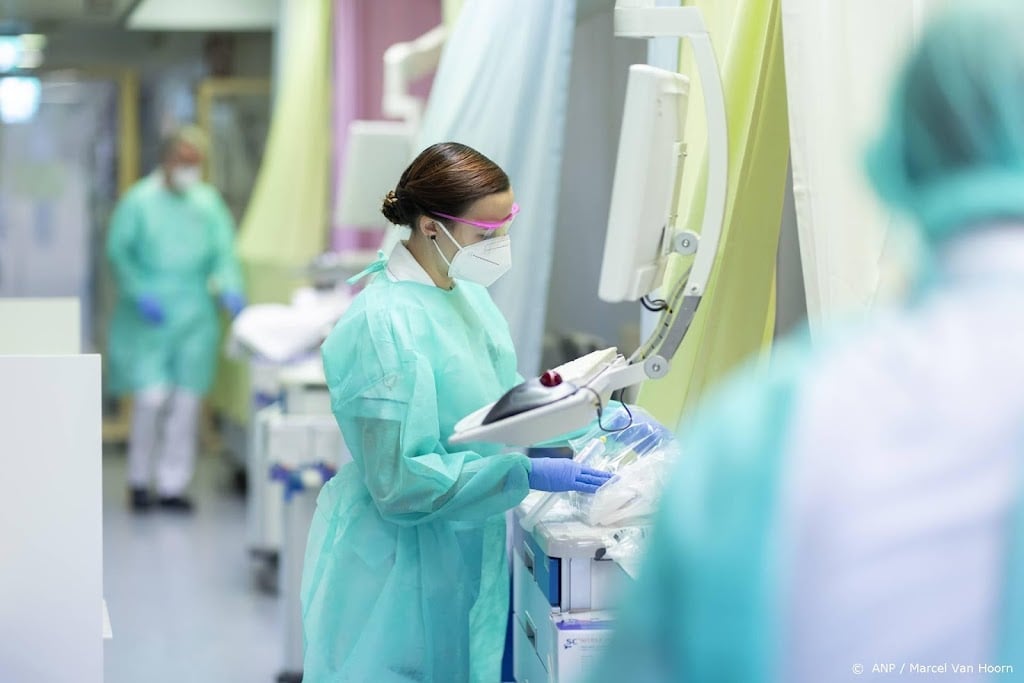 Aantal coronapatiënten in ziekenhuizen met bijna 100 toegenomen