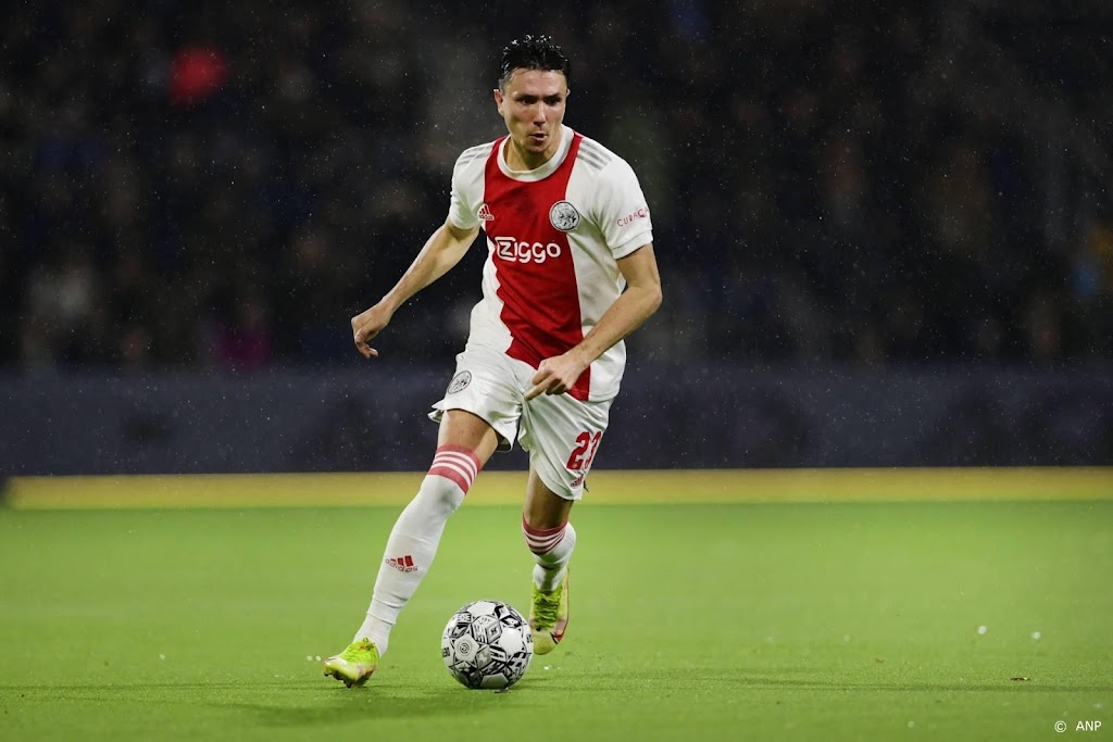 Ajax begint met Berghuis aan uitwedstrijd tegen RKC Waalwijk