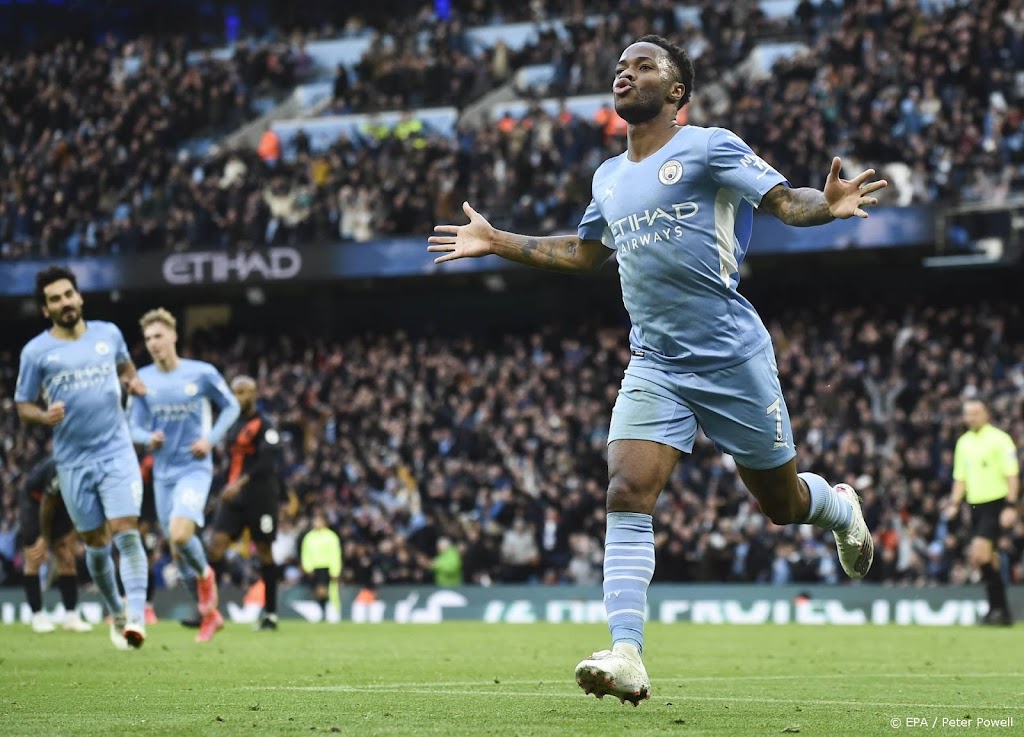 City wint dankzij fraaie goals overtuigend van Everton