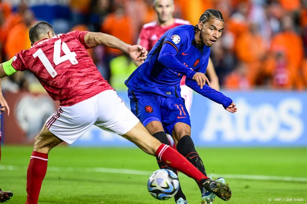 Stengs: mooi om terug te zijn bij Oranje en hattrick te maken