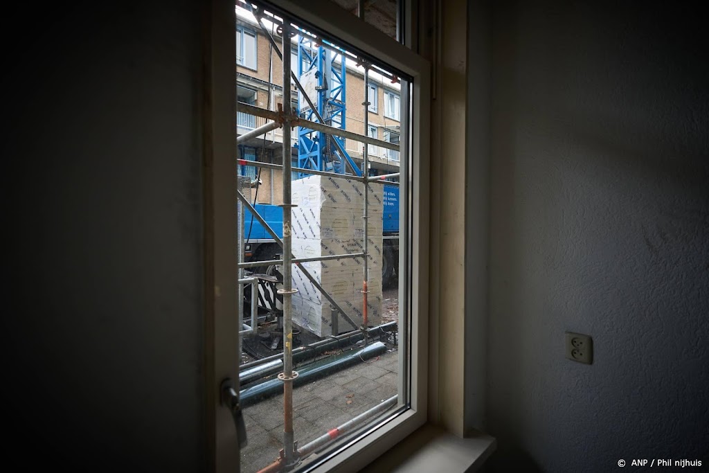 Bedrijfsinvesteringen omlaag, wel meer geld naar woningen