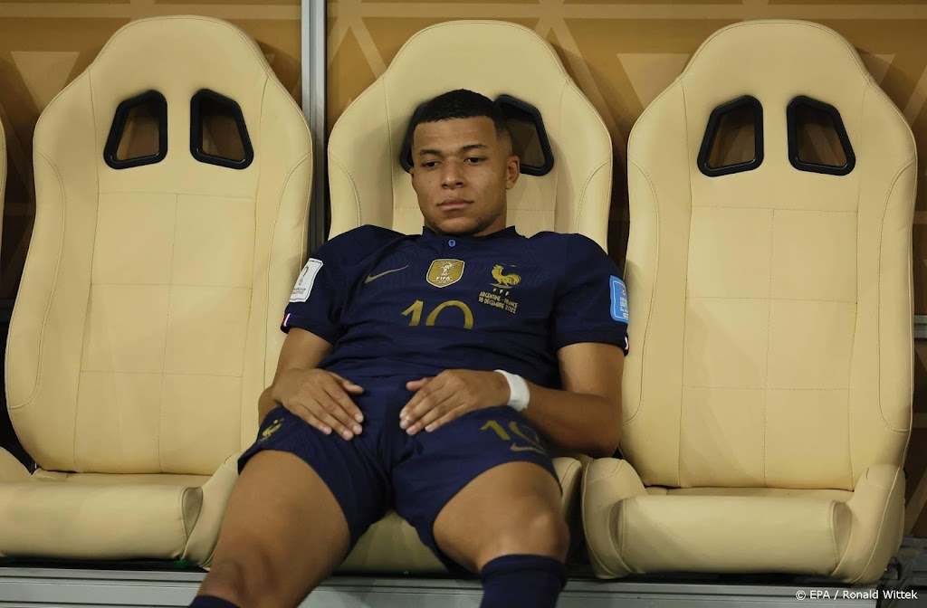 Verliezend WK-finalist Mbappé hervat training alweer bij PSG