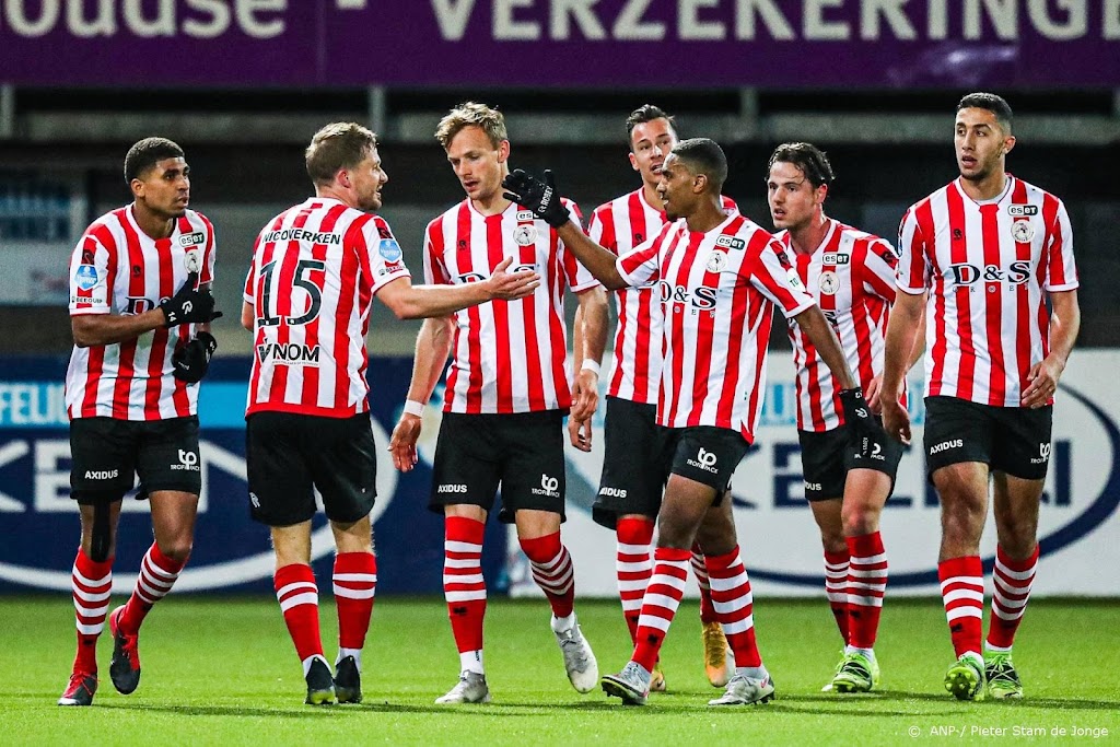 FC Emmen verslaat NAC Breda en stijgt naar tweede plek
