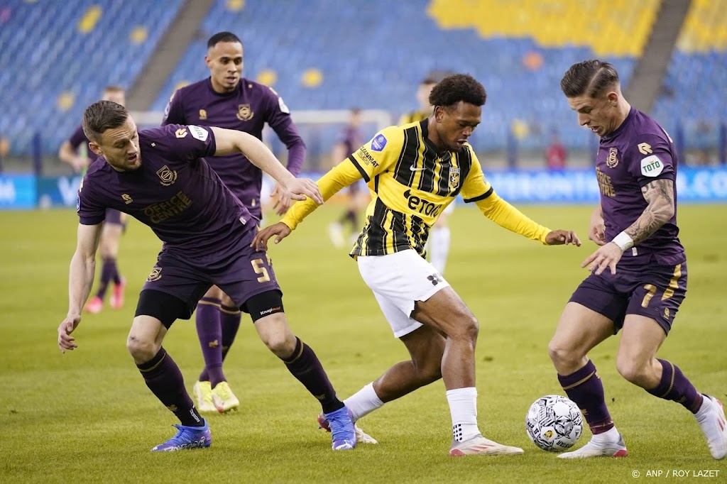 Vitesse na rode kaart Openda thuis onderuit tegen FC Groningen