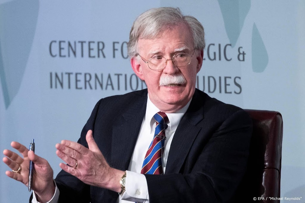 Trump wil boek van 'verrader' Bolton niet vóór verkiezingen