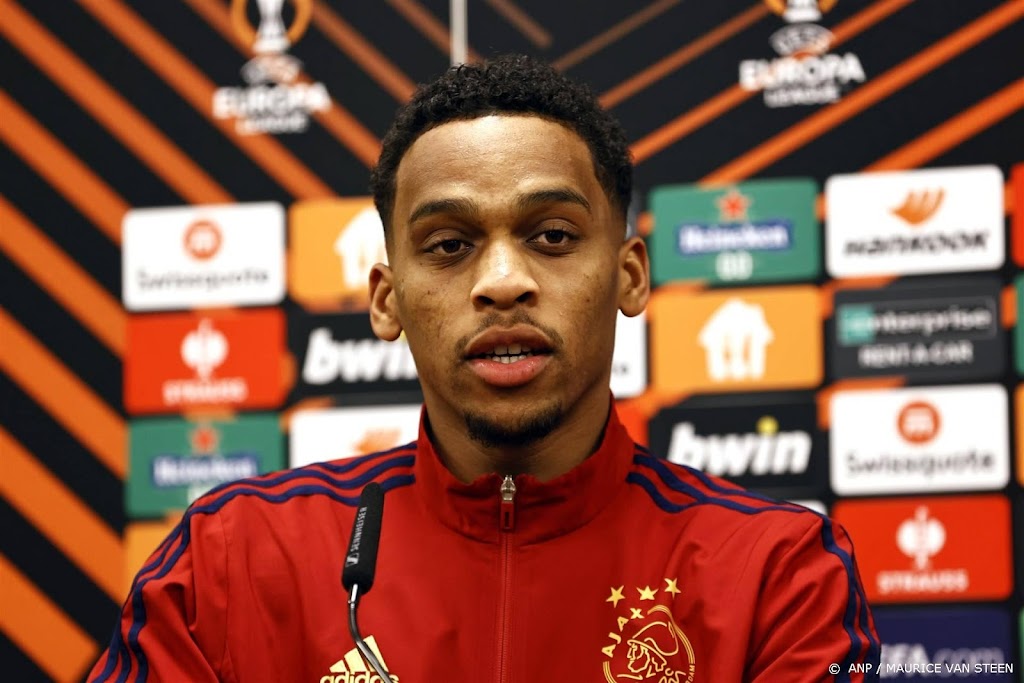Timber ziet Ajax beter verdedigen onder trainer Heitinga