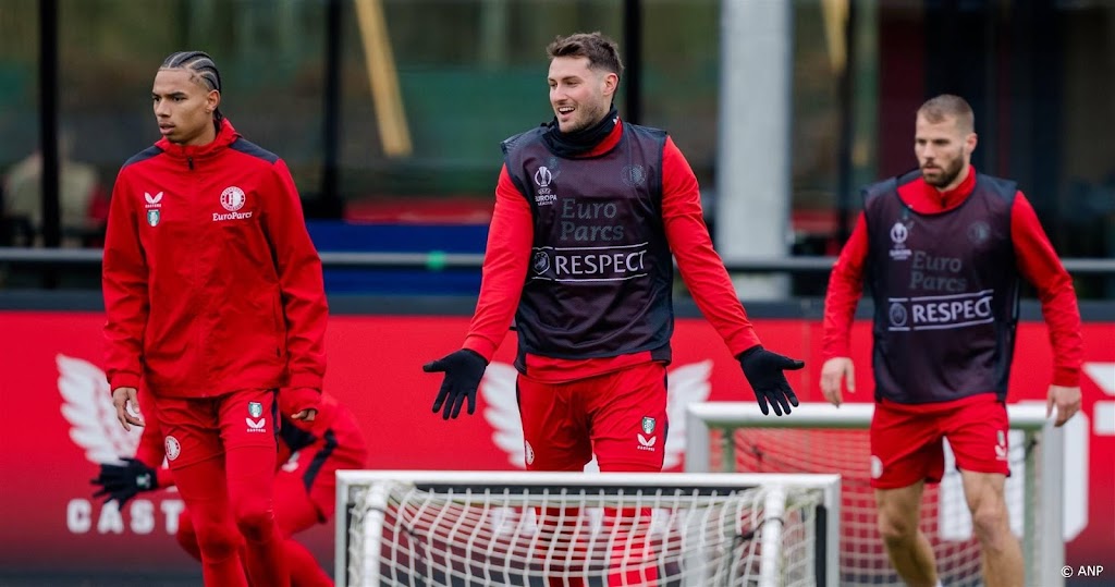 Feyenoord begint met Nieuwkoop als rechtsbuiten tegen AS Roma
