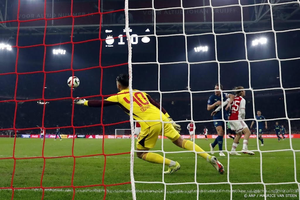 Uitblinkende doelman Ramaj prijst teamgeest Ajax