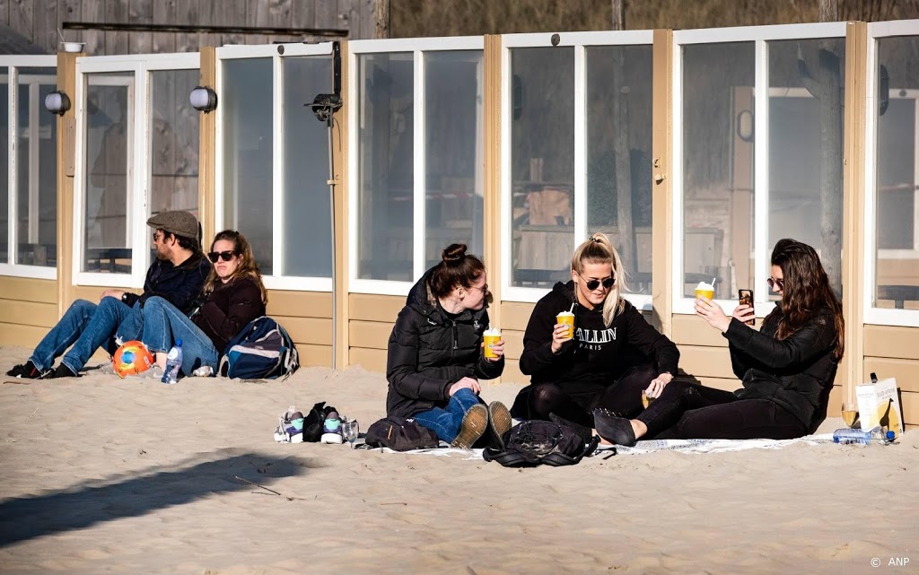 Ook Noordwijkse burgemeester roept dagjesmensen op weg te blijven