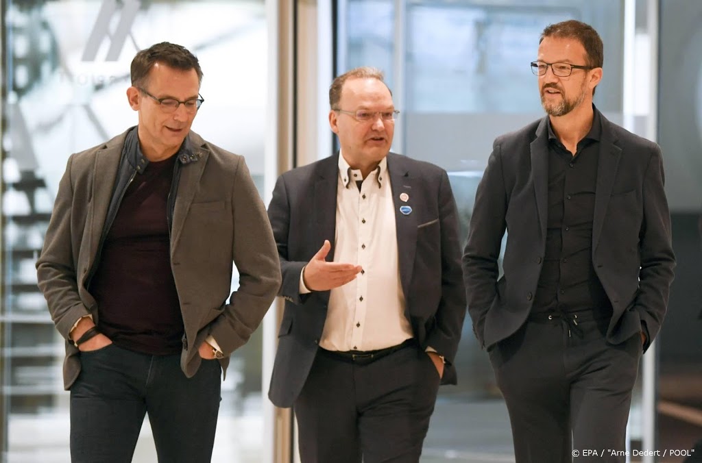 'Het gaat goed met besmette spelers Eintracht Frankfurt'