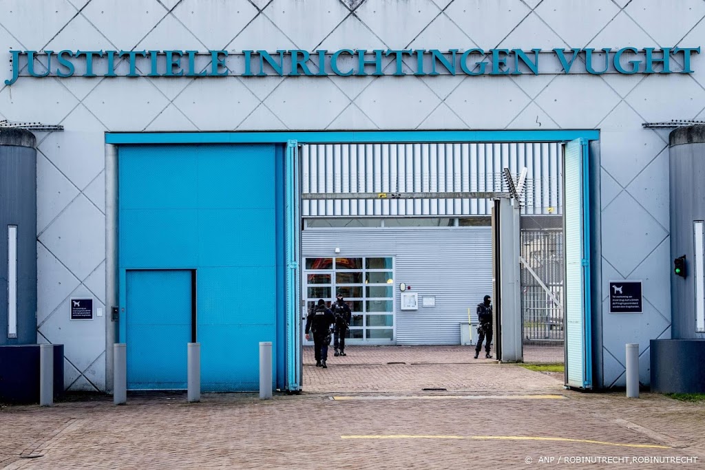 Eerste gevangenentransport voor Marengo-proces op weg uit Vught