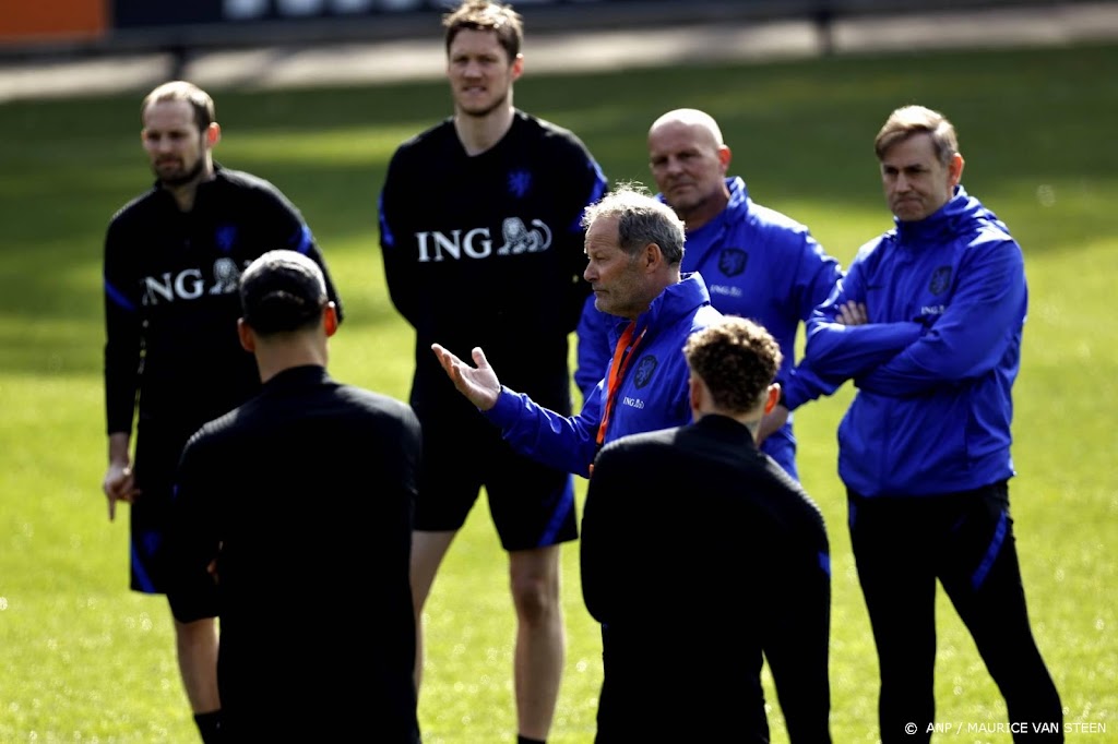 Blind leidt training Oranje, Gakpo en Timber ontbreken