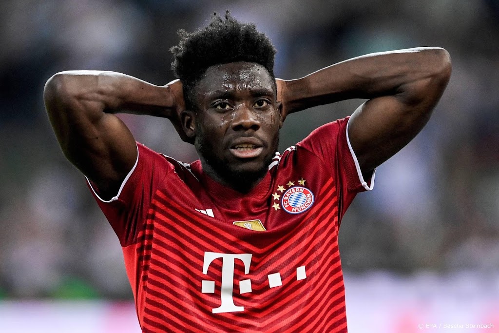 Davies sluit na corona en hartprobleem weer aan bij Bayern