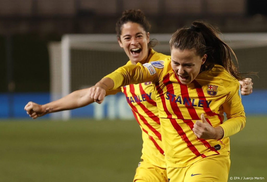 Voetbalsters FC Barcelona winnen zonder Martens bij Real