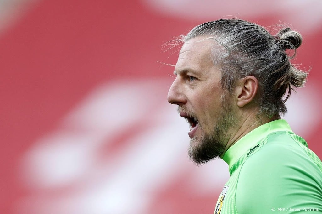 Doelman Pasveer (37) vertrekt bij Vitesse