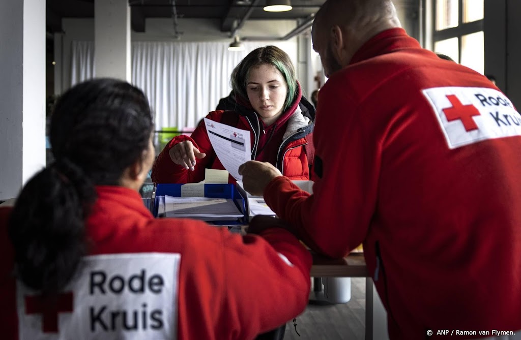 Rode Kruis geeft Oekraïense vluchtelingen prepaid betaalkaart