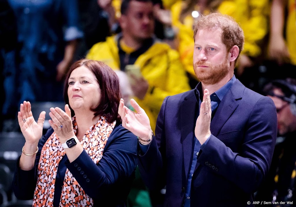 Geëmotioneerde prins Harry ‘trots’ op Invictus-sporters